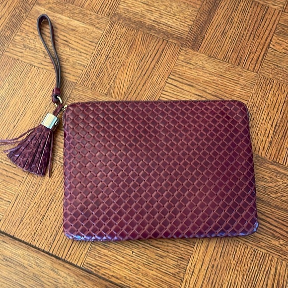 G.I.L.I TASSEL BRAIDED LEATHER CLUTCH - Picture 1 of 5